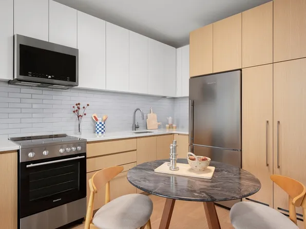 249 Willoughby Avenue image 8 of 29