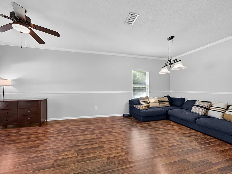 112 Kildrummy Ct — Photo 10
