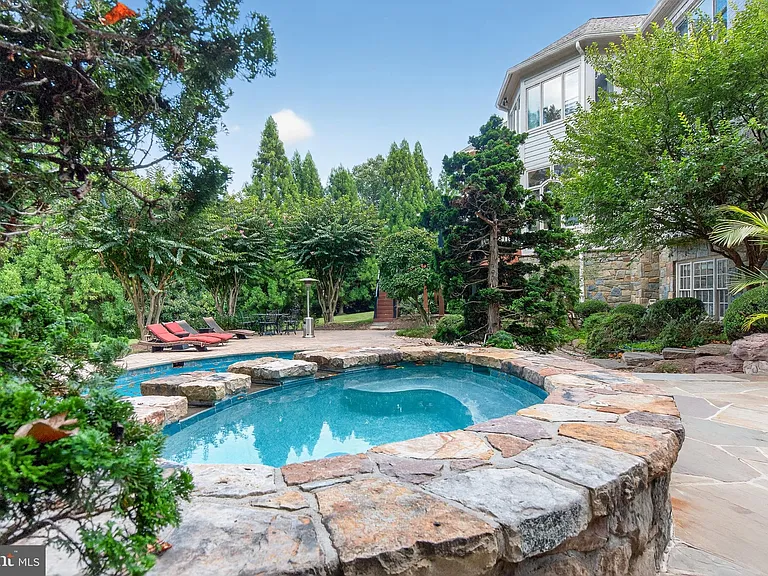 9864 Walker Glen Ct — Photo 11