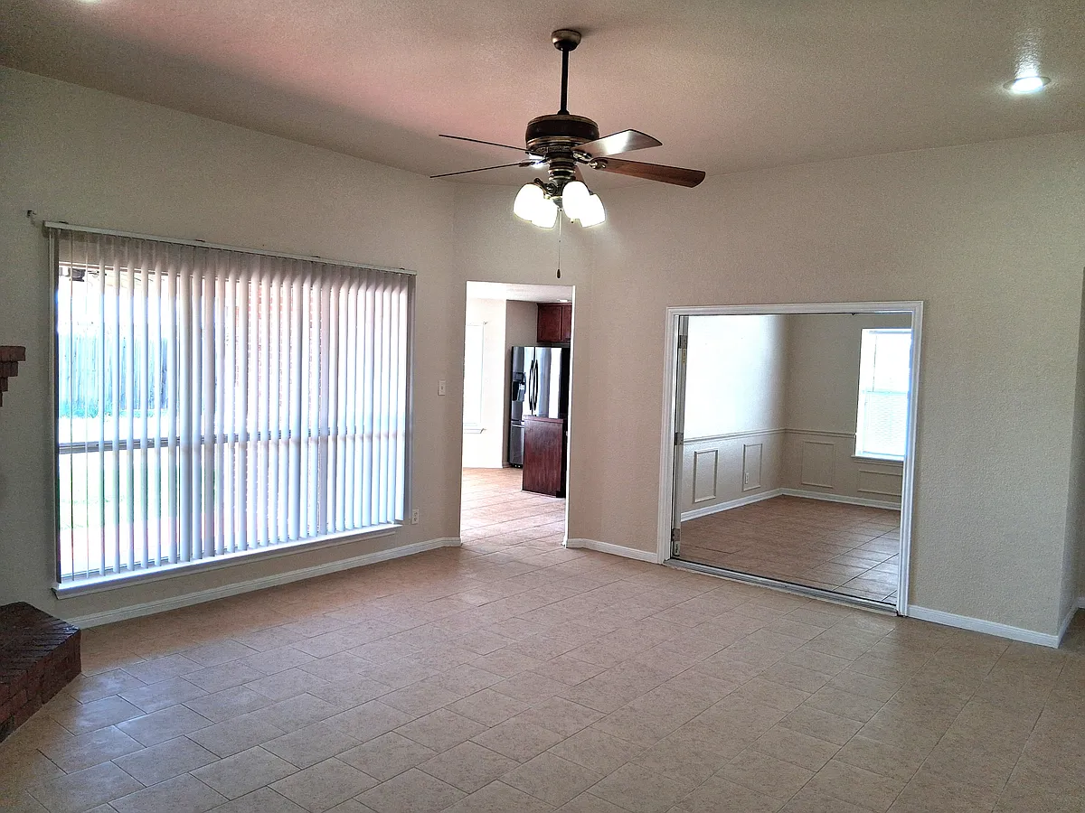Family Room (1) - 3107 Lavender Ln