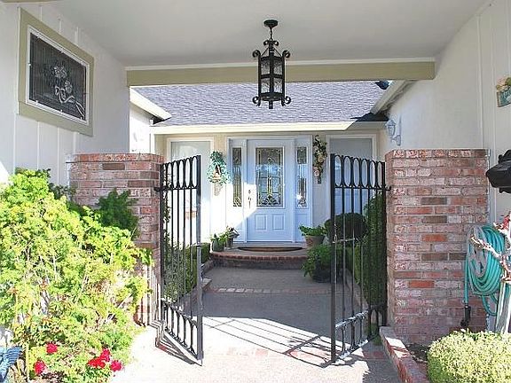 3rd image of 812 Bonita Ave