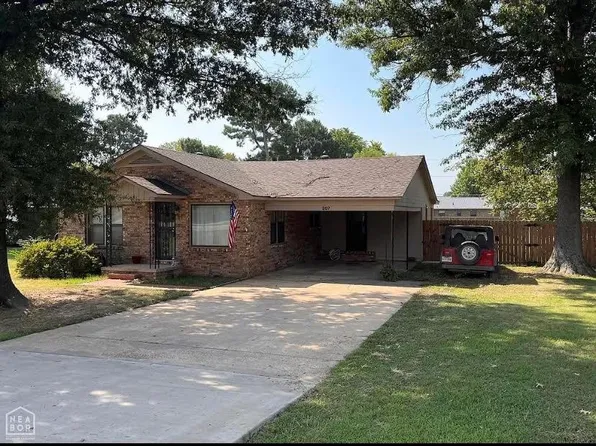 207 E College St, Bono, AR 72416