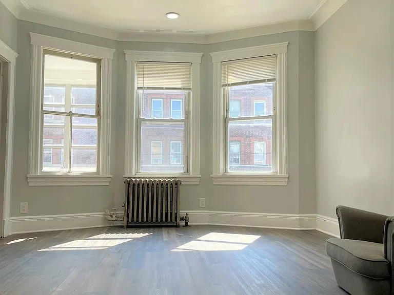 101 Romaine Ave — Photo 18