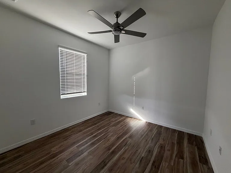 18418 Wintergarden Ave — Photo 14