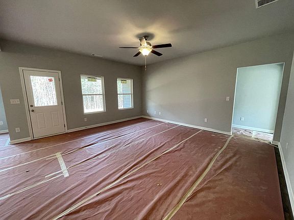3rd image of 124 Wesley Ln