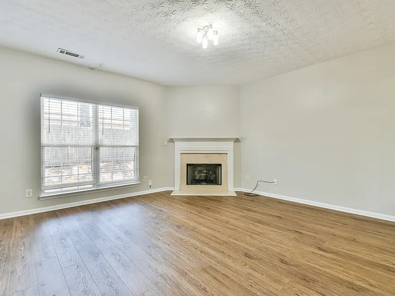 2529 Emma Way — Photo 9