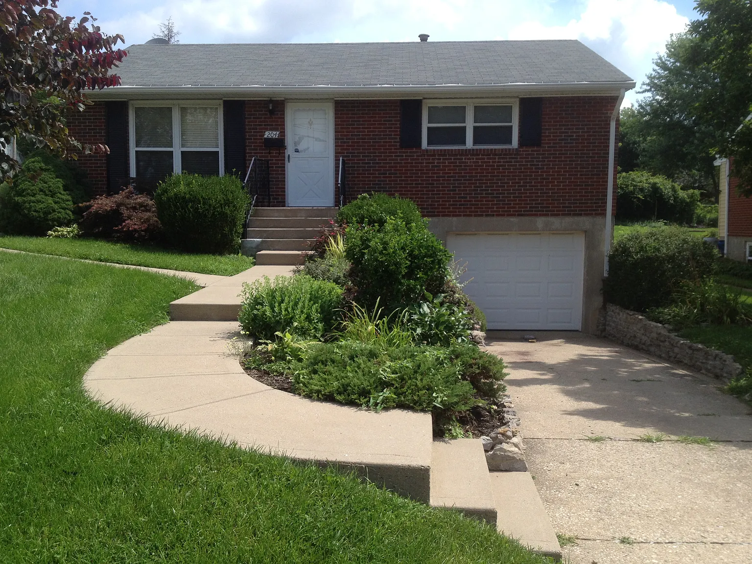 204 Caldwell Dr photo 1