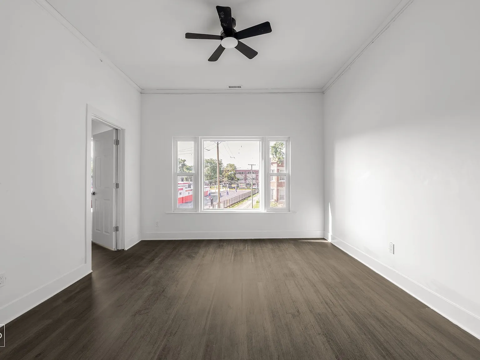 3 bed, 1200 sqft, $1,800 — Photo 4