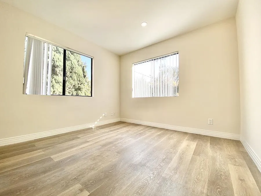 Hyde Park Apts — Photo 4