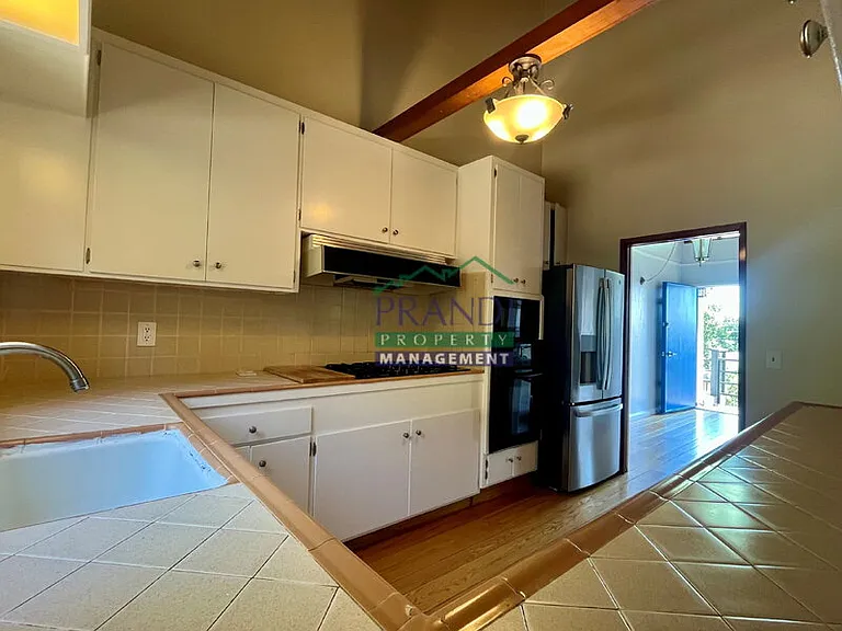 20 Graceland Dr — Photo 3