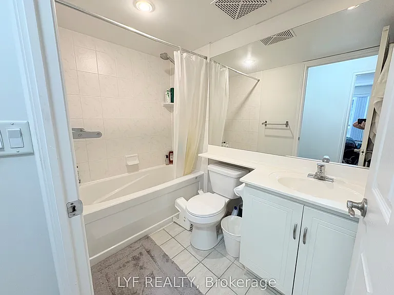 270 Wellington St W #624 — Photo 20