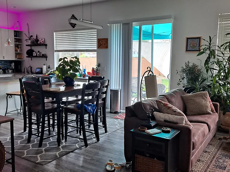 909 Russell St — Photo 4