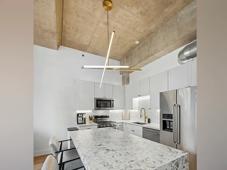 125 E 13th St #1307 — Photo 6