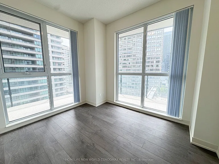 4955 Yonge St #806 — Photo 19