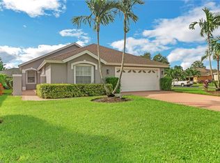 840 Mount Hood Ct, Naples, FL 34104