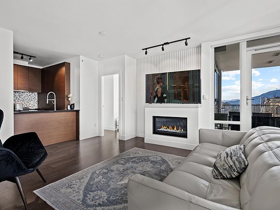 3rd image of 565 Smithe St #2504