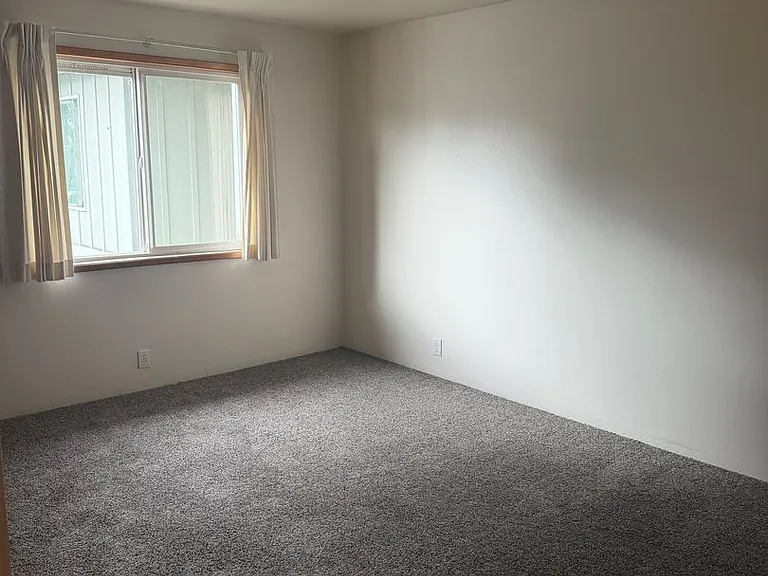 2420 Pheasant Blvd — Photo 11