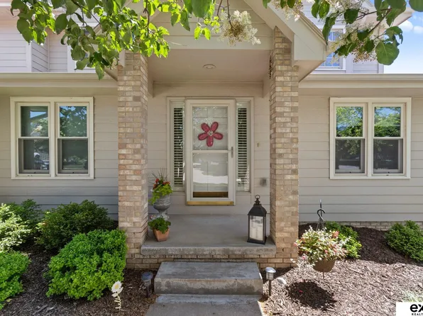6311 S 157th St, Omaha, NE 68135