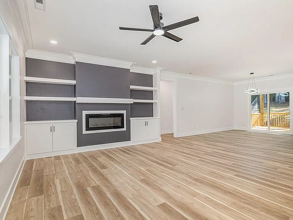 3rd image of 124 Buckaroo Dr