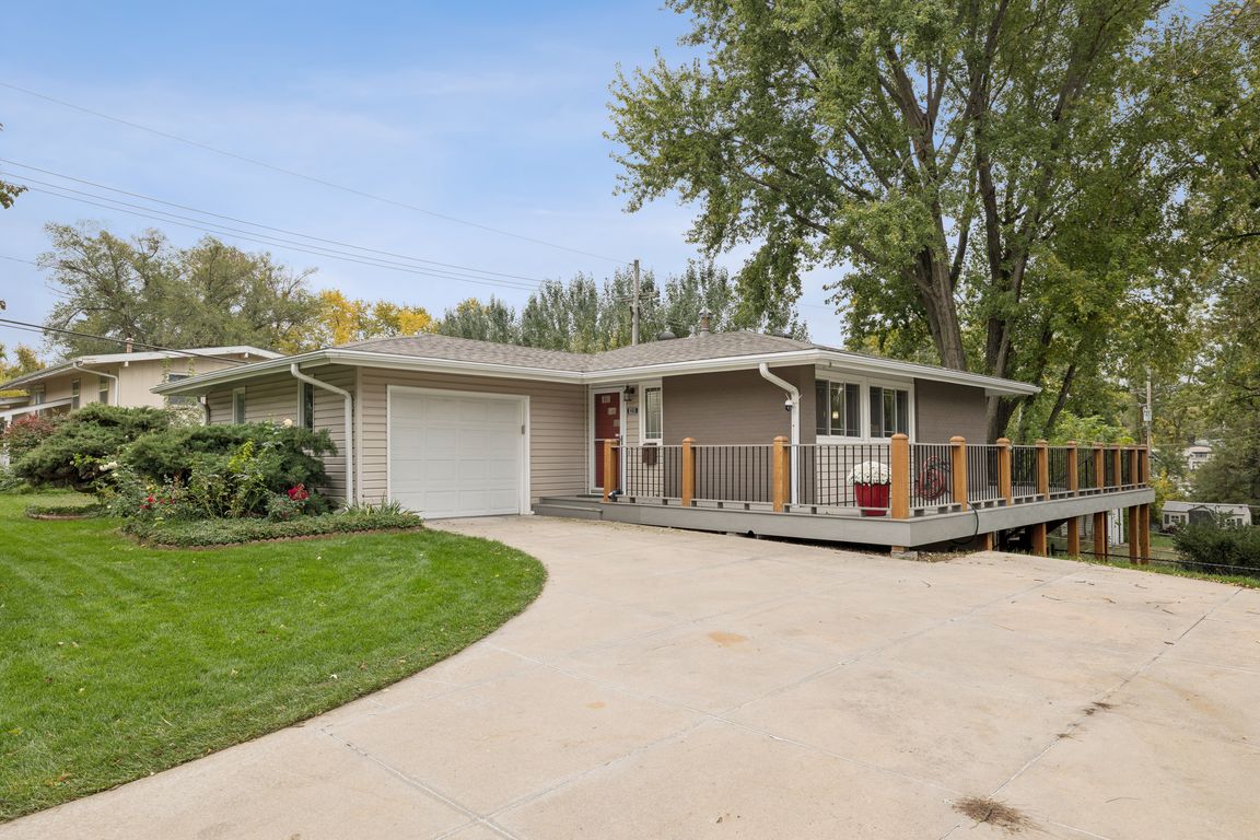 7346 - 8215 Grand Ave_001.jpg