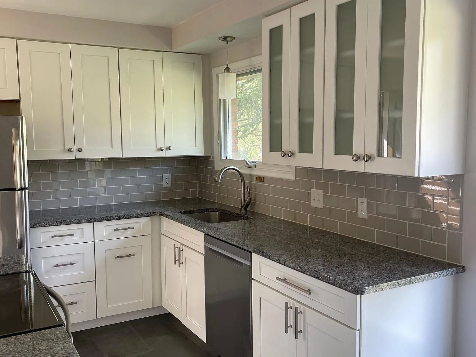 3 bed, 1.5 bath, 1200 sqft, $2,650 — Photo 2