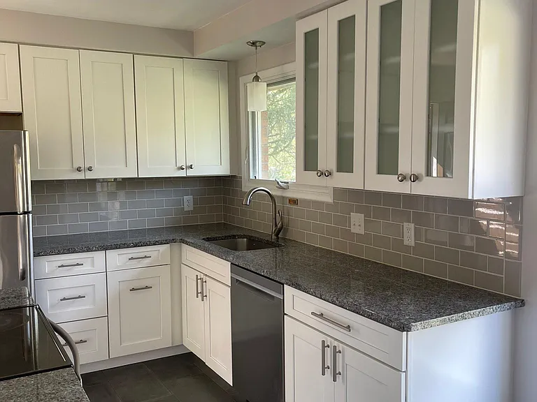 1517 Catalina Dr — Photo 2
