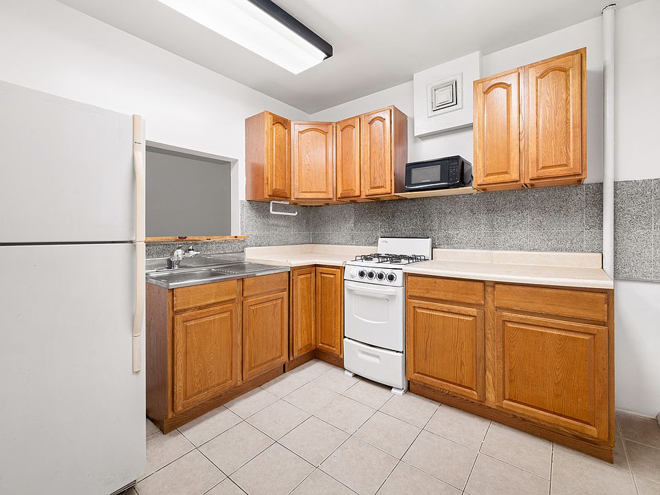 1st image of 305 E 105th St APT 1B