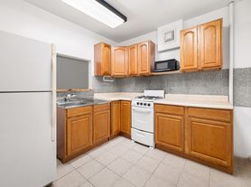 305 E 105th St, New York, NY