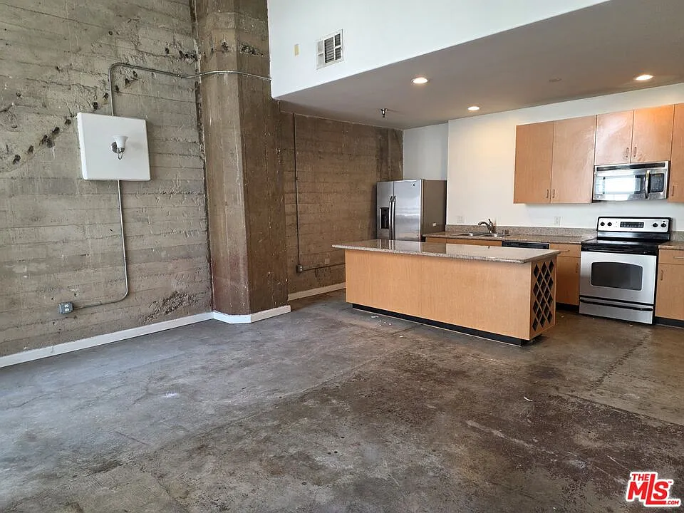 1 bed, 1.5 bath, 1060 sqft, $2,850 — Photo 3