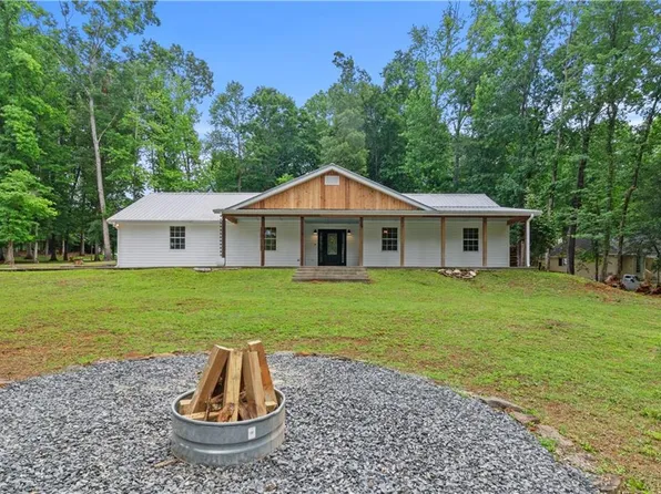 40 Robertson Rd, Dawsonville, GA 30534
