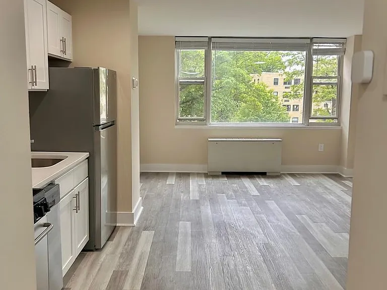 Park East Apartments — Photo 35