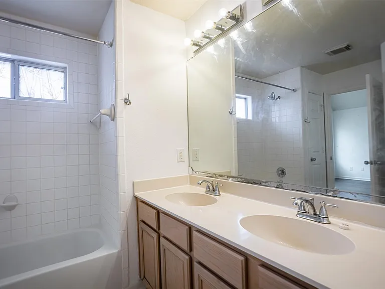 2220 Naomi St — Photo 19