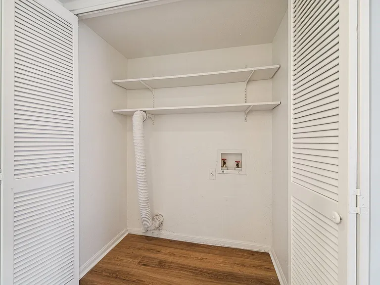 2100 Tanglewilde St #514 — Photo 11