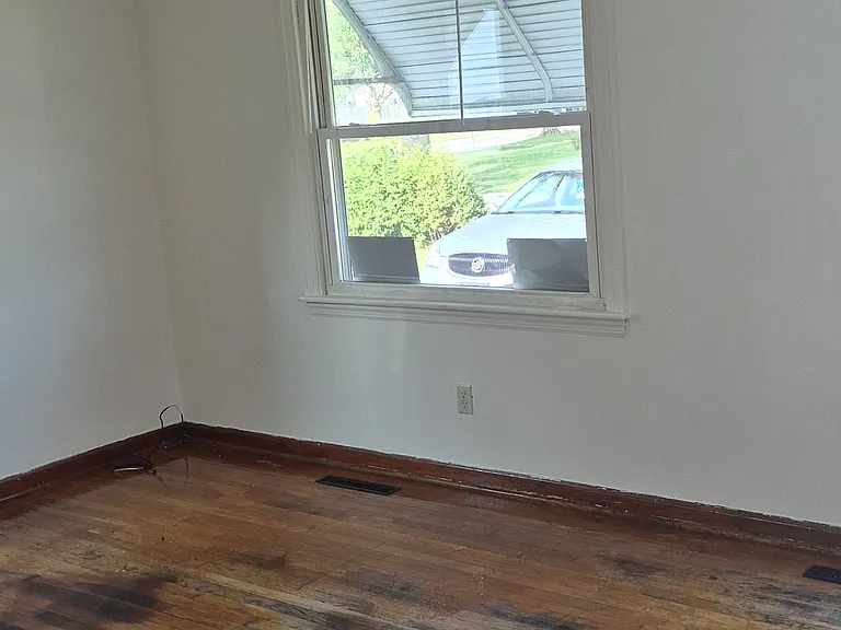2691 Homecroft Dr — Photo 3