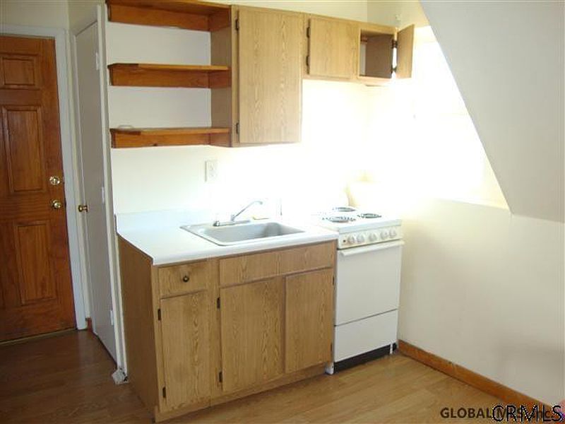 5th image of 1 LEONARD Place