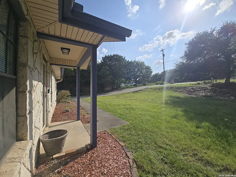 626 Solo St — Photo 3
