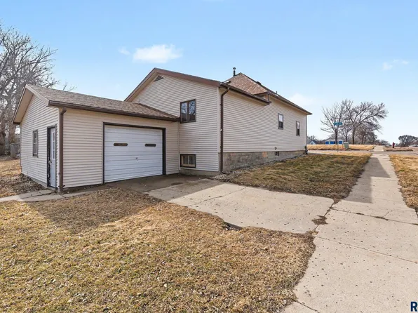 502 S Lee Ave, Madison, SD 57042