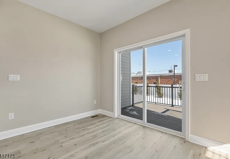 156 N Auten Ave — Photo 31