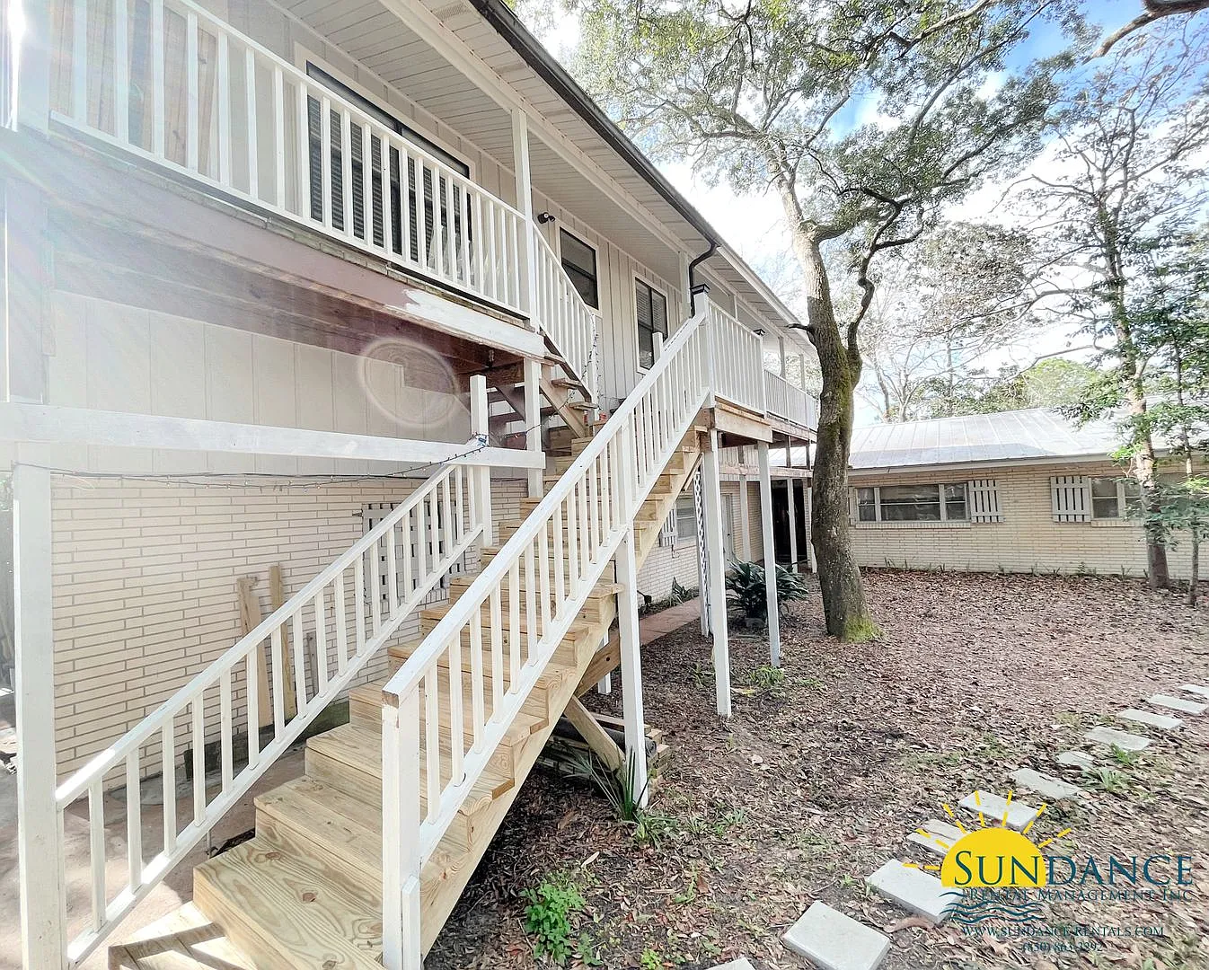 ALL utilities included & Pet Friendly 2 Bedroom Waterfront Home! — Photo 3