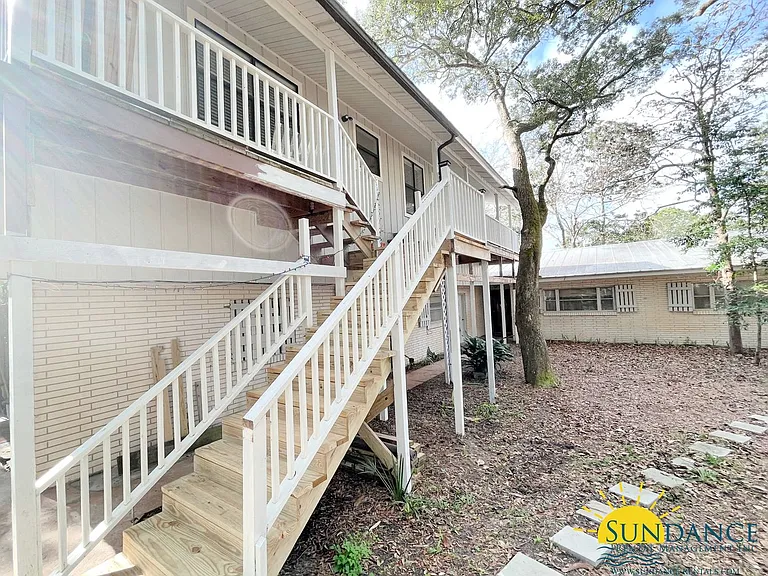 45 Warwick Dr — Photo 3
