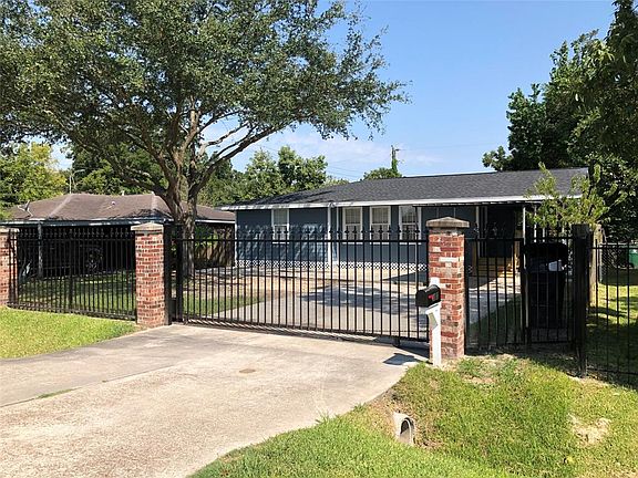 Secured & Private - with Remote Controlled Iron Gate