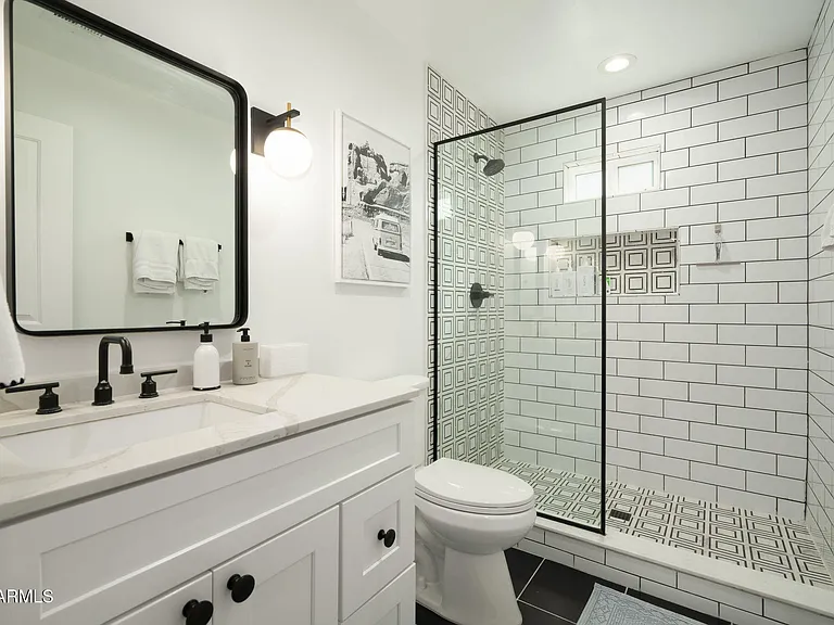 4813 E Fairmount Ave — Photo 31