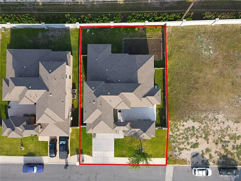 2410 Colvin Ave — Photo 33