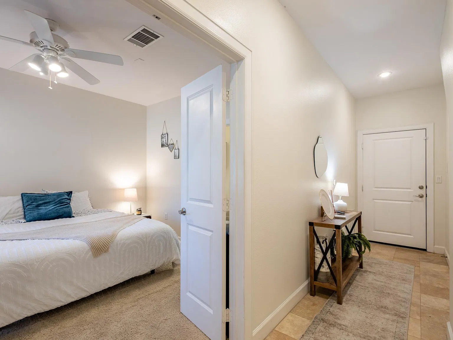2 bed, 2.5 bath, 2306 sqft, $4,500 — Photo 3
