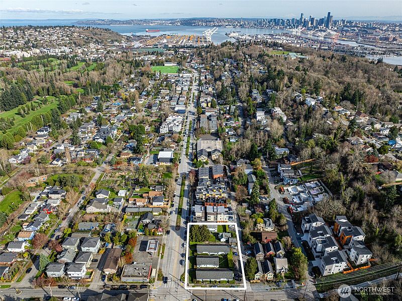 5th image of 5222 -36 Delridge Way SW