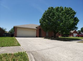 517 Asbury Dr, Saginaw, TX 76179