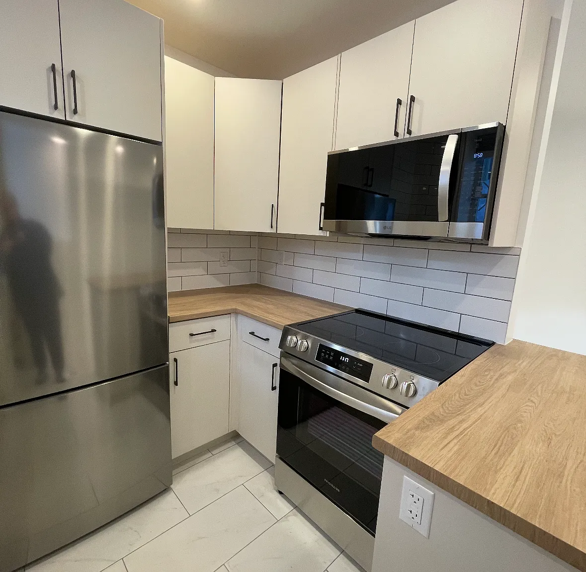 Studio, 300 sqft, $1,395 — Photo 3