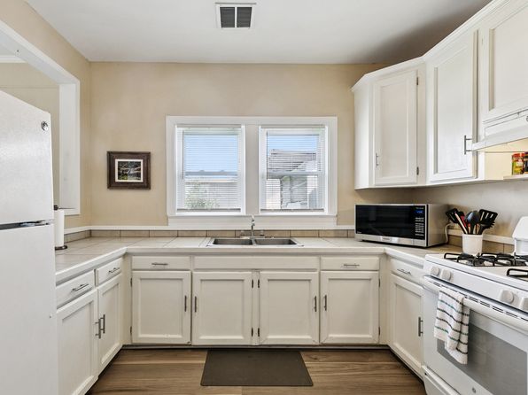 112 Saint Charles Pl