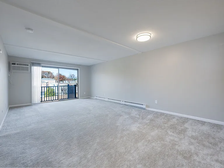 Princeton Green Apartments — Photo 9