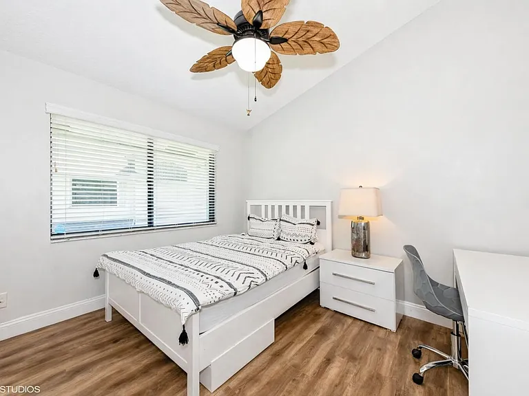 805 Harbour Pointe Way #805 — Photo 6